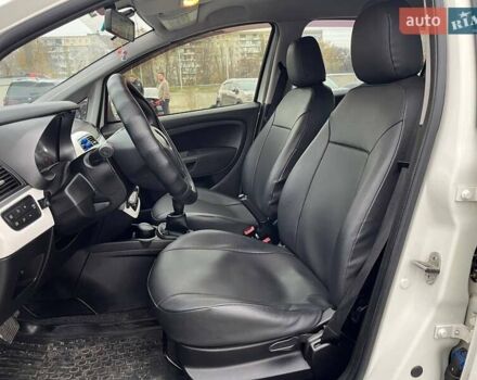 Білий Фіат Гранде Пунто, об'ємом двигуна 1.37 л та пробігом 194 тис. км за 5590 $, фото 8 на Automoto.ua