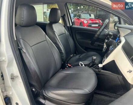 Фіат Гранде Пунто 2012 у Києві на Automoto.ua Білий Фіат Гранде Пунто, об'ємом двигуна 1.37 л та пробігом 194 тис. км за 5990 $, фото 11 на Automoto.ua