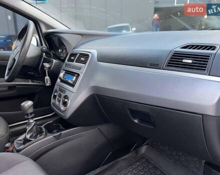 Білий Фіат Гранде Пунто, об'ємом двигуна 1.4 л та пробігом 76 тис. км за 6890 $, фото 36 на Automoto.ua