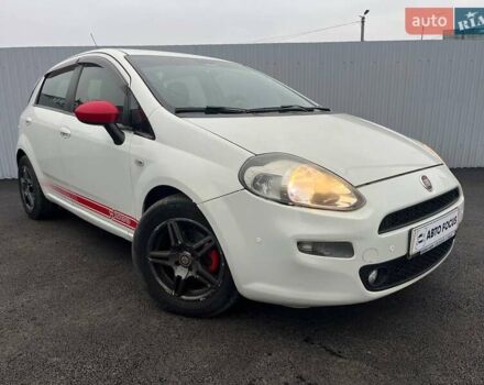 Білий Фіат Гранде Пунто, об'ємом двигуна 1.37 л та пробігом 194 тис. км за 5590 $, фото 1 на Automoto.ua