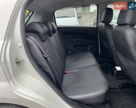 Білий Фіат Гранде Пунто, об'ємом двигуна 1.37 л та пробігом 194 тис. км за 5590 $, фото 9 на Automoto.ua