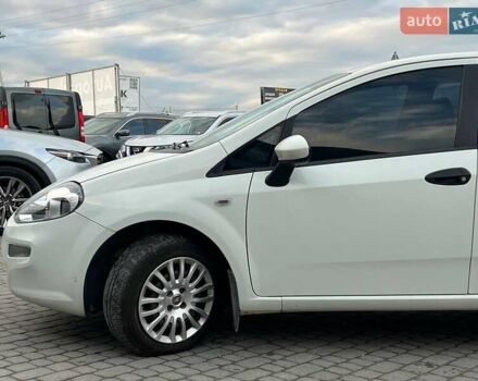 Білий Фіат Гранде Пунто, об'ємом двигуна 1.4 л та пробігом 76 тис. км за 6890 $, фото 1 на Automoto.ua
