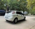 Белый Фиат Гранде Пунто, объемом двигателя 1.4 л и пробегом 168 тыс. км за 5600 $, фото 3 на Automoto.ua