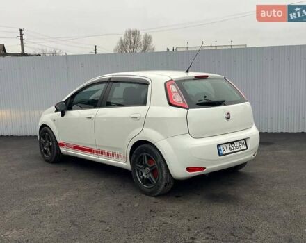 Білий Фіат Гранде Пунто, об'ємом двигуна 1.37 л та пробігом 194 тис. км за 5590 $, фото 6 на Automoto.ua