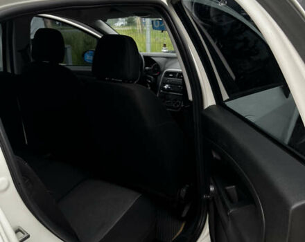 Белый Фиат Гранде Пунто, объемом двигателя 1.37 л и пробегом 104 тыс. км за 4800 $, фото 9 на Automoto.ua