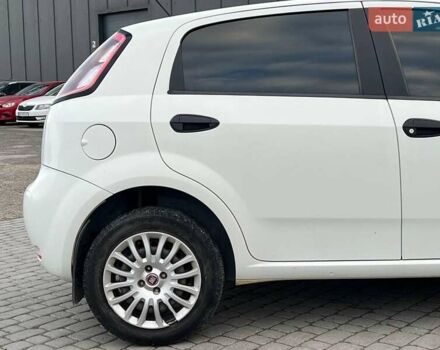 Білий Фіат Гранде Пунто, об'ємом двигуна 1.4 л та пробігом 76 тис. км за 6890 $, фото 7 на Automoto.ua