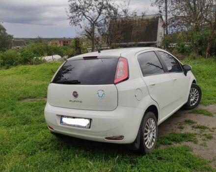 Белый Фиат Гранде Пунто, объемом двигателя 1.4 л и пробегом 205 тыс. км за 5500 $, фото 2 на Automoto.ua