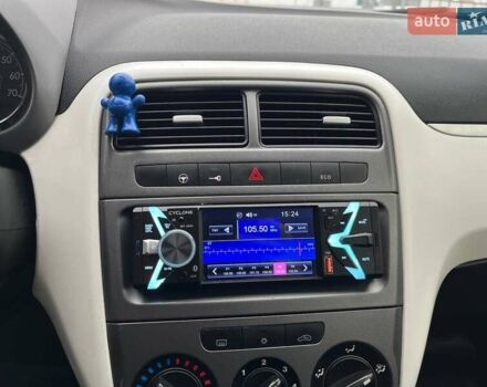 Білий Фіат Гранде Пунто, об'ємом двигуна 1.37 л та пробігом 194 тис. км за 5590 $, фото 19 на Automoto.ua