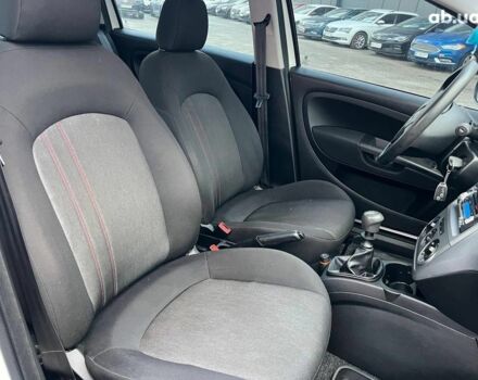 Білий Фіат Гранде Пунто, об'ємом двигуна 1.4 л та пробігом 76 тис. км за 6890 $, фото 35 на Automoto.ua