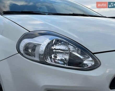 Білий Фіат Гранде Пунто, об'ємом двигуна 1.4 л та пробігом 76 тис. км за 6890 $, фото 11 на Automoto.ua