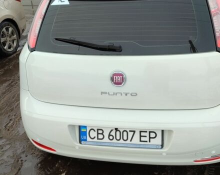 Белый Фиат Гранде Пунто, объемом двигателя 1.4 л и пробегом 107 тыс. км за 6000 $, фото 2 на Automoto.ua
