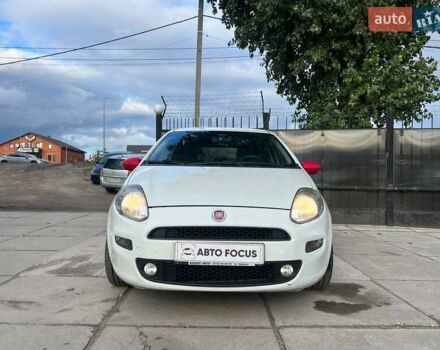 Фіат Гранде Пунто 2012 у Києві на Automoto.ua Білий Фіат Гранде Пунто, об'ємом двигуна 1.37 л та пробігом 194 тис. км за 5990 $, фото 1 на Automoto.ua