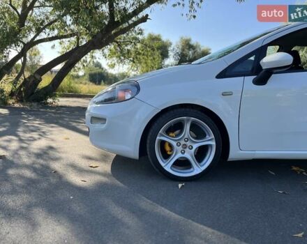 Белый Фиат Гранде Пунто, объемом двигателя 1.25 л и пробегом 145 тыс. км за 7000 $, фото 17 на Automoto.ua