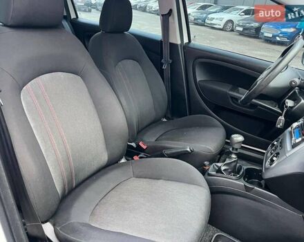 Білий Фіат Гранде Пунто, об'ємом двигуна 1.4 л та пробігом 76 тис. км за 6890 $, фото 35 на Automoto.ua