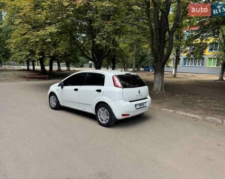 Белый Фиат Гранде Пунто, объемом двигателя 1.4 л и пробегом 168 тыс. км за 5600 $, фото 5 на Automoto.ua