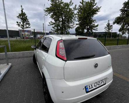 Белый Фиат Гранде Пунто, объемом двигателя 1.37 л и пробегом 104 тыс. км за 4800 $, фото 18 на Automoto.ua