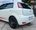Фіат Гранде Пунто 2012 у Києві на Automoto.ua Білий Фіат Гранде Пунто, об'ємом двигуна 1.37 л та пробігом 194 тис. км за 5990 $, фото 7 на Automoto.ua