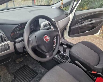 Белый Фиат Гранде Пунто, объемом двигателя 1.37 л и пробегом 130 тыс. км за 5300 $, фото 7 на Automoto.ua