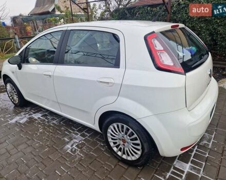 Белый Фиат Гранде Пунто, объемом двигателя 1.37 л и пробегом 130 тыс. км за 5300 $, фото 2 на Automoto.ua