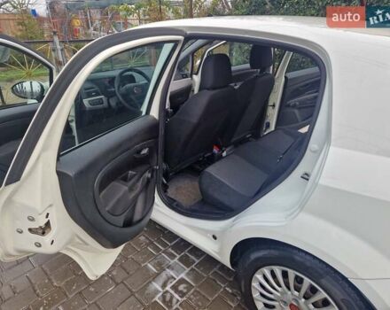 Белый Фиат Гранде Пунто, объемом двигателя 1.37 л и пробегом 130 тыс. км за 5300 $, фото 8 на Automoto.ua