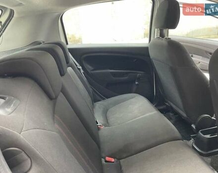 Білий Фіат Гранде Пунто, об'ємом двигуна 1.3 л та пробігом 141 тис. км за 4653 $, фото 8 на Automoto.ua