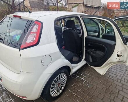 Белый Фиат Гранде Пунто, объемом двигателя 1.37 л и пробегом 130 тыс. км за 5300 $, фото 3 на Automoto.ua