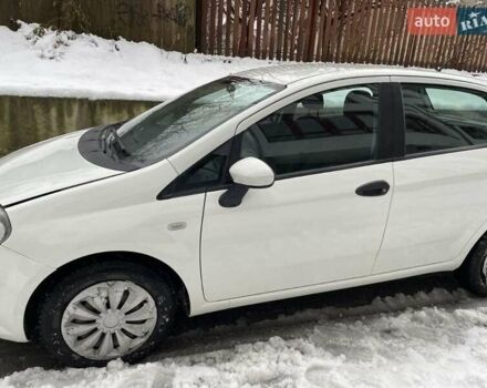 Білий Фіат Гранде Пунто, об'ємом двигуна 1.3 л та пробігом 141 тис. км за 4653 $, фото 1 на Automoto.ua