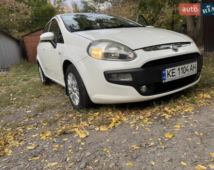 Белый Фиат Гранде Пунто, объемом двигателя 1.37 л и пробегом 90 тыс. км за 6800 $, фото 1 на Automoto.ua