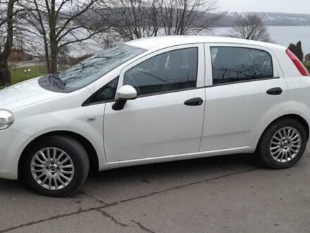 Білий Фіат Гранде Пунто, об'ємом двигуна 1.4 л та пробігом 117 тис. км за 5899 $, фото 1 на Automoto.ua