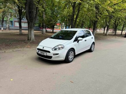 Фиат Гранде Пунто 2012 в Одессе на Automoto.ua Белый Фиат Гранде Пунто, объемом двигателя 1.4 л и пробегом 168 тыс. км за 5600 $, фото 1 на Automoto.ua