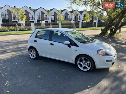 Фиат Гранде Пунто 2012 в Белой Церкве на Automoto.ua Белый Фиат Гранде Пунто, объемом двигателя 1.25 л и пробегом 145 тыс. км за 7000 $, фото 1 на Automoto.ua