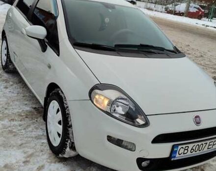 Белый Фиат Гранде Пунто, объемом двигателя 1.4 л и пробегом 107 тыс. км за 6000 $, фото 1 на Automoto.ua