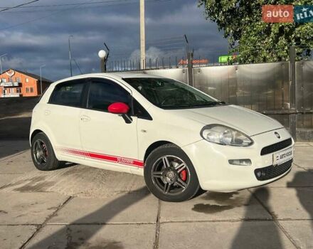 Белый Фиат Гранде Пунто, объемом двигателя 1.37 л и пробегом 194 тыс. км за 5990 $, фото 1 на Automoto.ua
