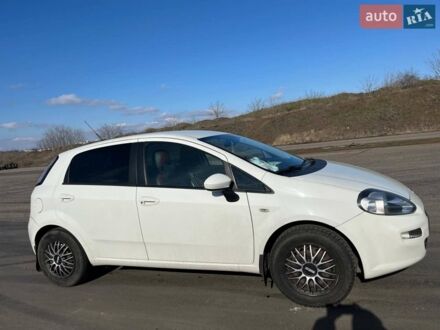 Білий Фіат Гранде Пунто, об'ємом двигуна 1.37 л та пробігом 114 тис. км за 5777 $, фото 1 на Automoto.ua