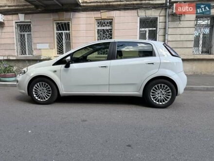 Фіат Гранде Пунто 2013 у Одесі на Automoto.ua Білий Фіат Гранде Пунто, об'ємом двигуна 1.37 л та пробігом 207 тис. км за 5000 $, фото 1 на Automoto.ua