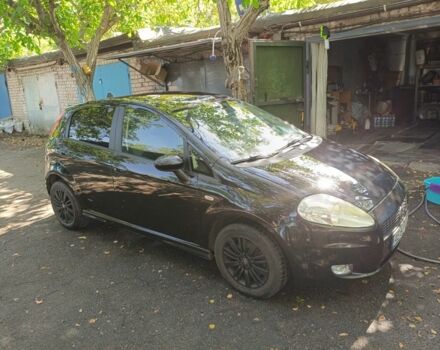 Черный Фиат Гранде Пунто, объемом двигателя 1.2 л и пробегом 287 тыс. км за 4500 $, фото 1 на Automoto.ua