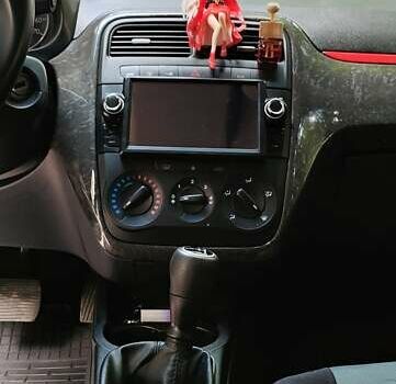 Чорний Фіат Гранде Пунто, об'ємом двигуна 1.37 л та пробігом 187 тис. км за 4300 $, фото 7 на Automoto.ua