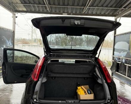 Черный Фиат Гранде Пунто, объемом двигателя 1.37 л и пробегом 156 тыс. км за 4000 $, фото 8 на Automoto.ua