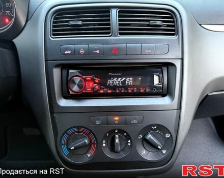 Фиат Гранде Пунто 2008 в Киеве на Automoto.ua Черный Фиат Гранде Пунто, объемом двигателя 1.4 л и пробегом 155 тыс. км за 4200 $, фото 7 на Automoto.ua