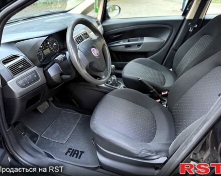 Фиат Гранде Пунто 2008 в Киеве на Automoto.ua Черный Фиат Гранде Пунто, объемом двигателя 1.4 л и пробегом 155 тыс. км за 4200 $, фото 4 на Automoto.ua