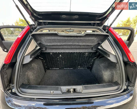 Фиат Гранде Пунто 2008 в Первомайском на Automoto.ua Черный Фиат Гранде Пунто, объемом двигателя 1.4 л и пробегом 156 тыс. км за 5000 $, фото 26 на Automoto.ua