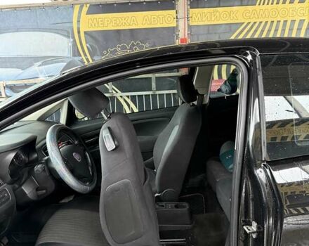 Черный Фиат Гранде Пунто, объемом двигателя 1.37 л и пробегом 156 тыс. км за 4000 $, фото 12 на Automoto.ua