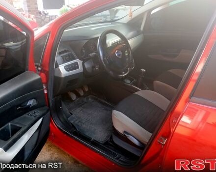 Красный Фиат Гранде Пунто, объемом двигателя 1.4 л и пробегом 207 тыс. км за 3600 $, фото 5 на Automoto.ua
