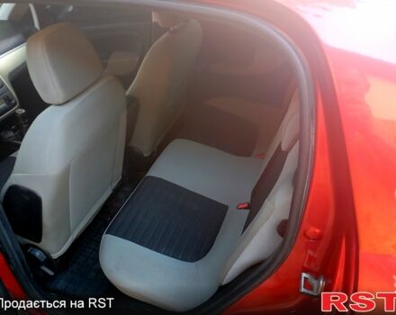 Красный Фиат Гранде Пунто, объемом двигателя 1.4 л и пробегом 207 тыс. км за 3600 $, фото 6 на Automoto.ua