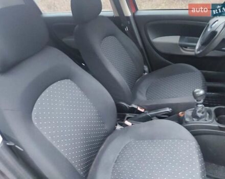 Червоний Фіат Гранде Пунто, об'ємом двигуна 1.24 л та пробігом 126 тис. км за 2200 $, фото 16 на Automoto.ua