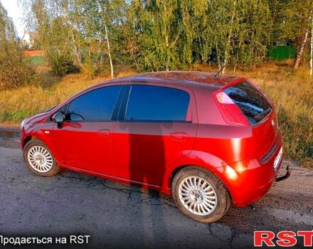 Красный Фиат Гранде Пунто, объемом двигателя 1.4 л и пробегом 207 тыс. км за 3600 $, фото 1 на Automoto.ua