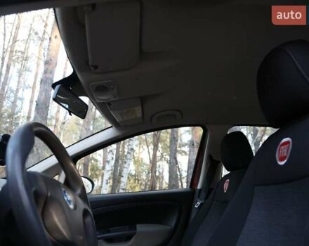 Красный Фиат Гранде Пунто, объемом двигателя 1.37 л и пробегом 203 тыс. км за 4400 $, фото 21 на Automoto.ua