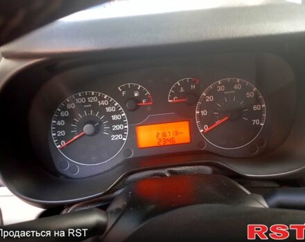 Красный Фиат Гранде Пунто, объемом двигателя 1.4 л и пробегом 207 тыс. км за 3600 $, фото 8 на Automoto.ua