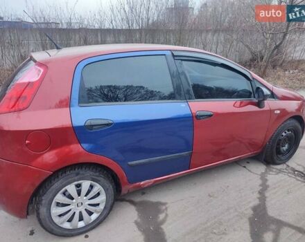 Червоний Фіат Гранде Пунто, об'ємом двигуна 1.24 л та пробігом 126 тис. км за 2200 $, фото 9 на Automoto.ua