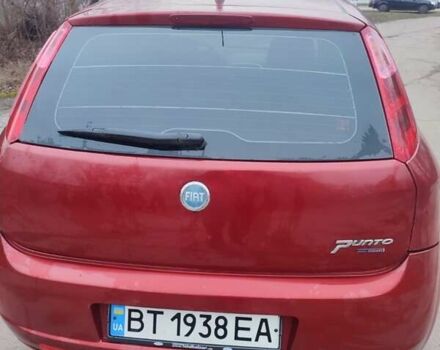 Червоний Фіат Гранде Пунто, об'ємом двигуна 1.24 л та пробігом 126 тис. км за 2200 $, фото 2 на Automoto.ua